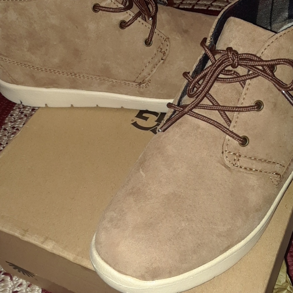K canoe suede ugg boots for kids - Picture 2 of 3